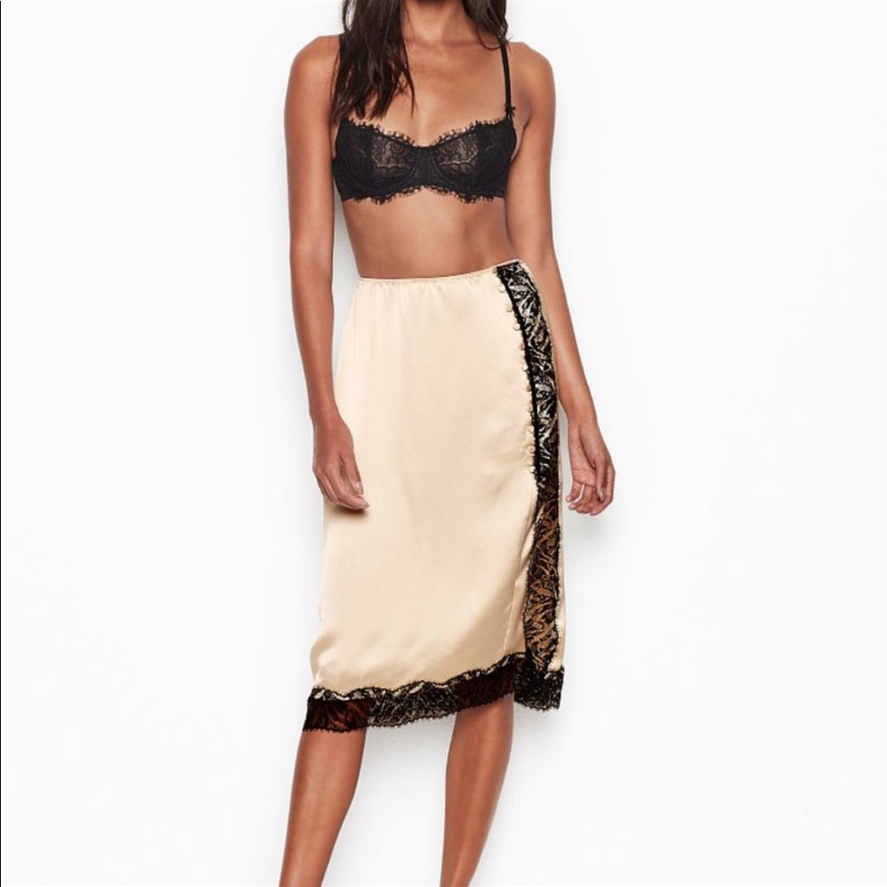 Victoria's Secret L Side-button Lace Trim Slip Skirt  Satin NWT